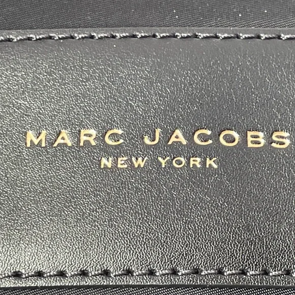 Marc Jacobs Elegant Preppy Black Nylon Crossbody Messenger Bag. - Picture 9 of 9
